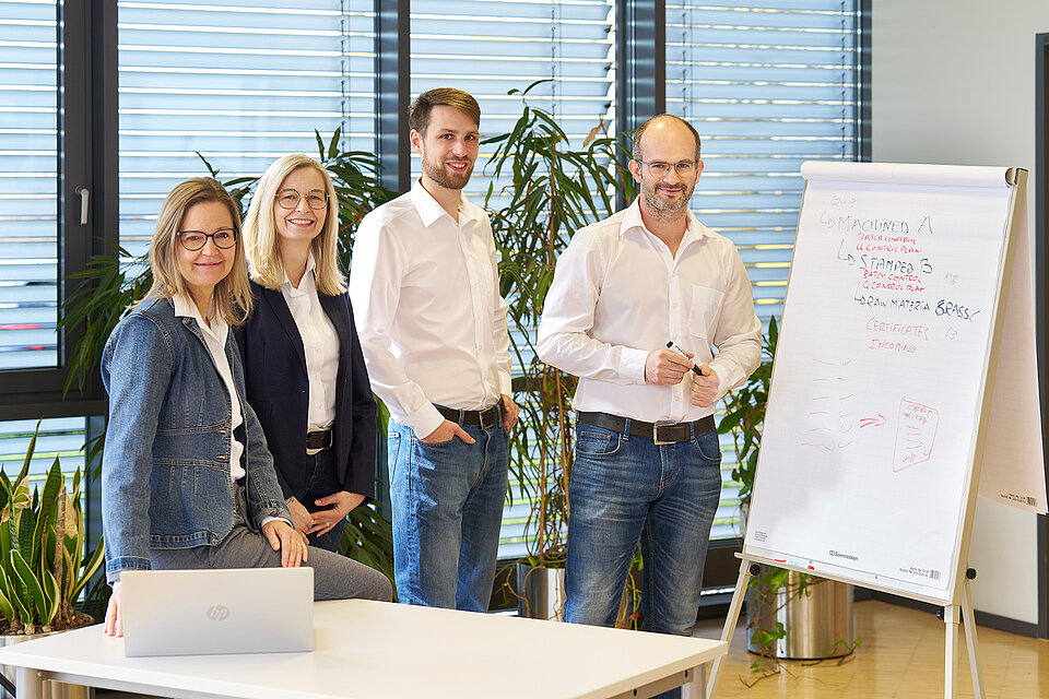 Teamfoto Ausildungsleiter heinrichs drehteile