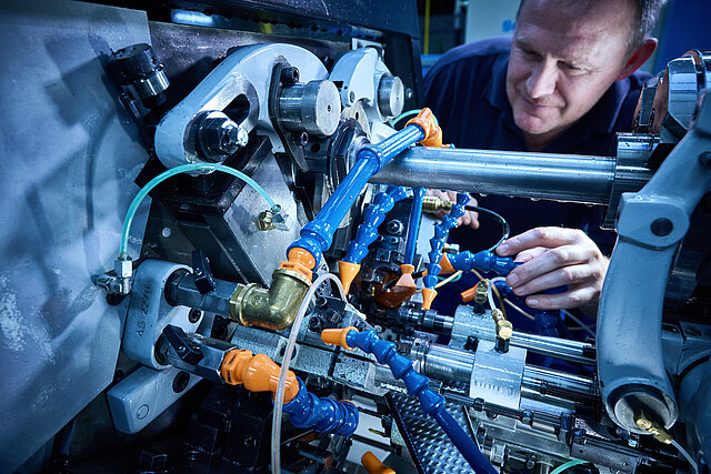 Feinjustierung an kurvengesteuerten Mehrspindeldrehautomat