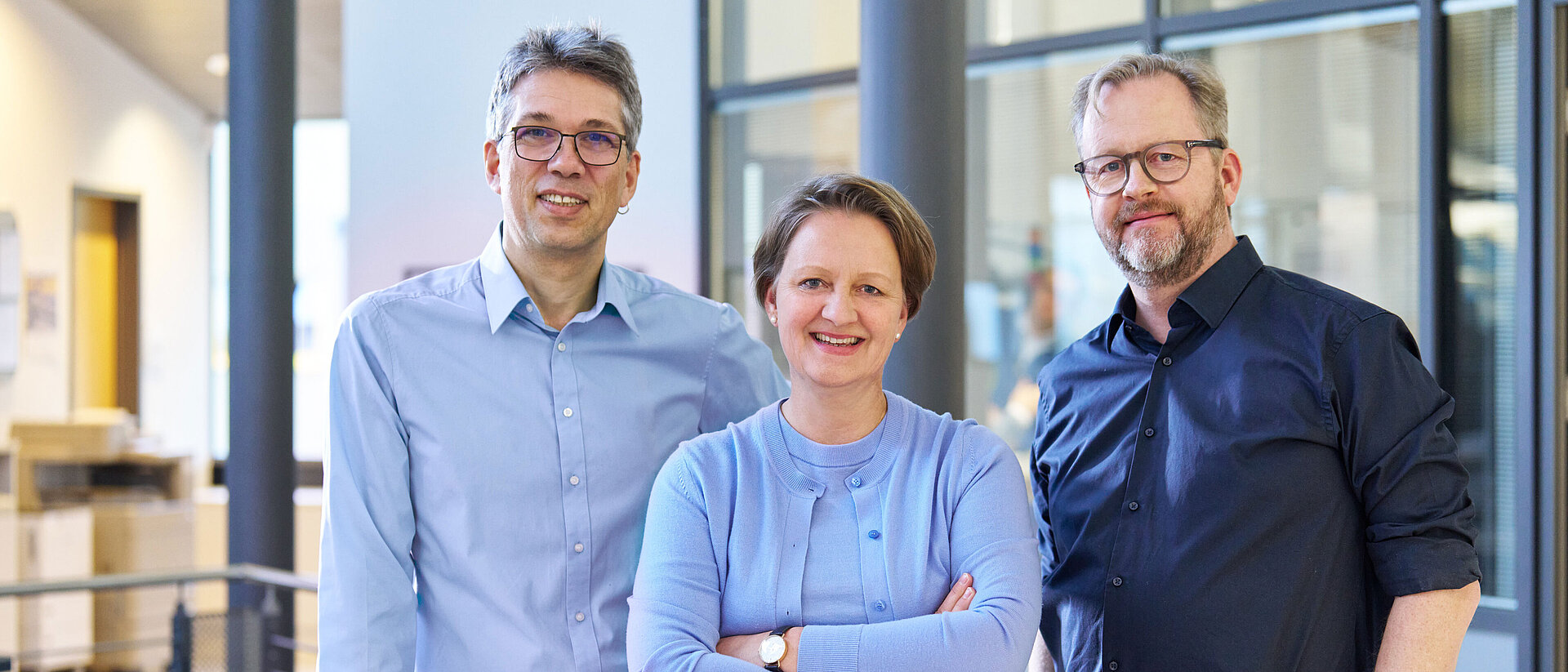 Geschäftsleitung heinrichs drehteile in legerer Kleidung